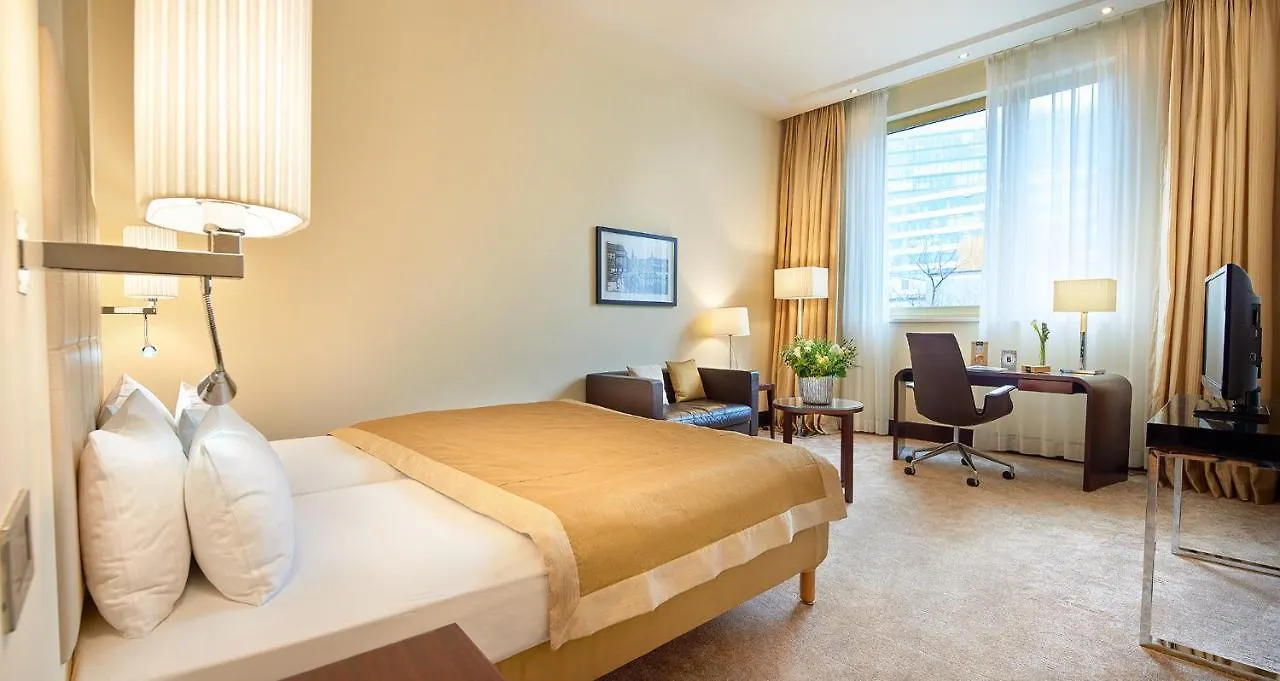 Hotel Bristol Berlín 5*,
