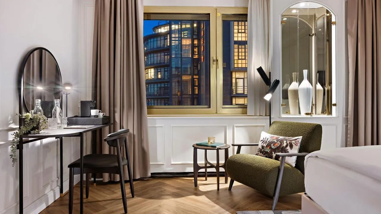 Hotel Bristol Berlin Almanya